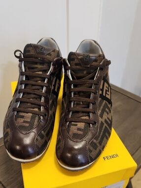 Fendi Unisex Brown FF Logo Low-Top Sneakers with Leather Trim